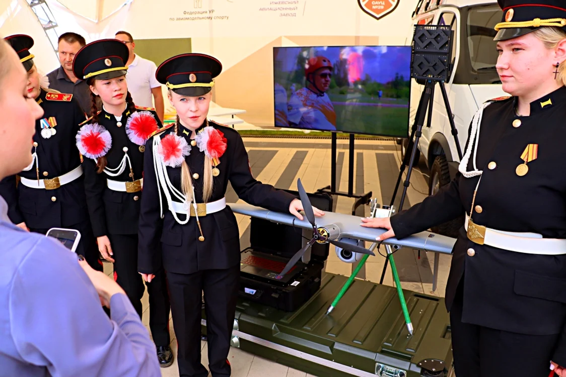 Studente la o academie militară din Rusia foto shutterstock