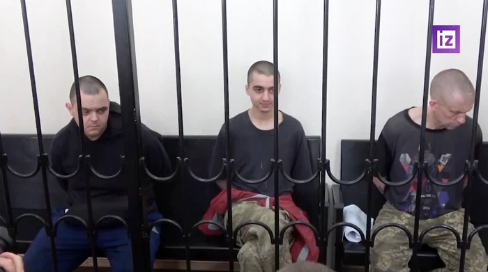 Aiden Aslin și Shaun Pinner, cu marocanul Saadoun Brahim, în centru. Foto: Profimedia