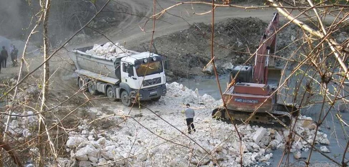 Zona în care a avut loc deversarea a fost acoperită cu piatră. Foto: Teodor Baic