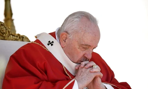 Papa Francisc ingenuncheat de problemele de sanatate (1) jpg