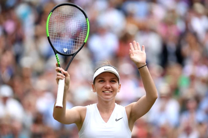 Simona Halep a ținut să-i mulțumească lui Ion Țiriac după finala de la WimbledonFoto: Guliver / GettyImages