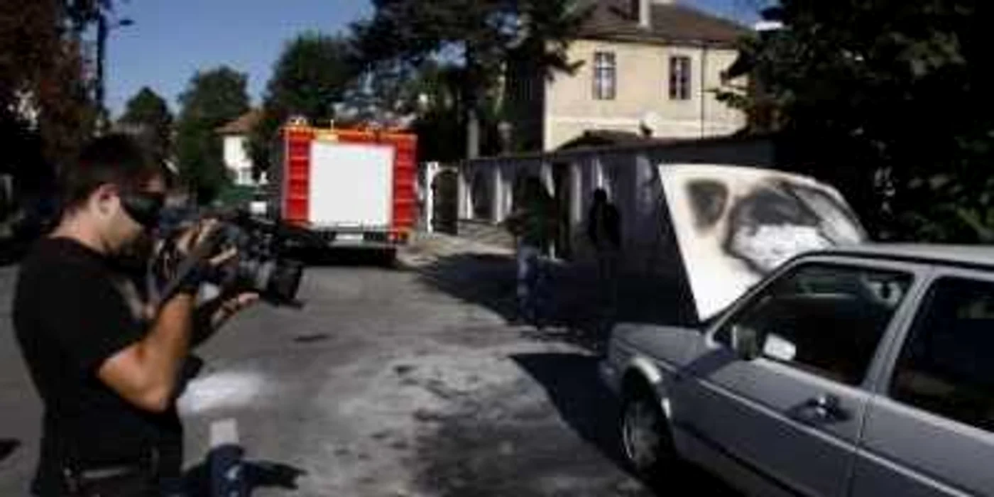 Sibiu: Maşină incendiată pe strada Spartacus