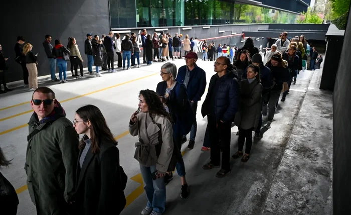 Ungurii, la coadă pentru a vota pentru alegerile legislative/FOTO:Telex.hu