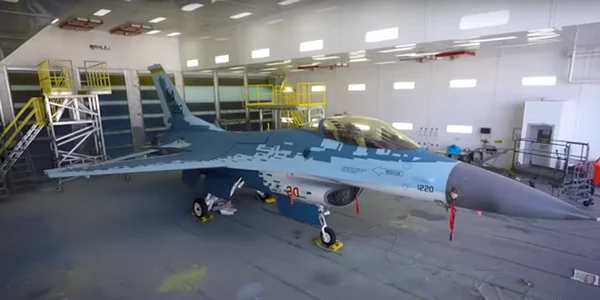 F 16 transftormat in SU 57