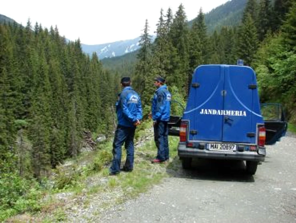 Jandarmii montani au salvat 15 persoane aflate în dificultate pe trasele din judeţ
