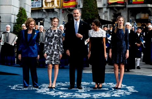 Regina Letizia și familia ei GettyImages 1437343067 jpg