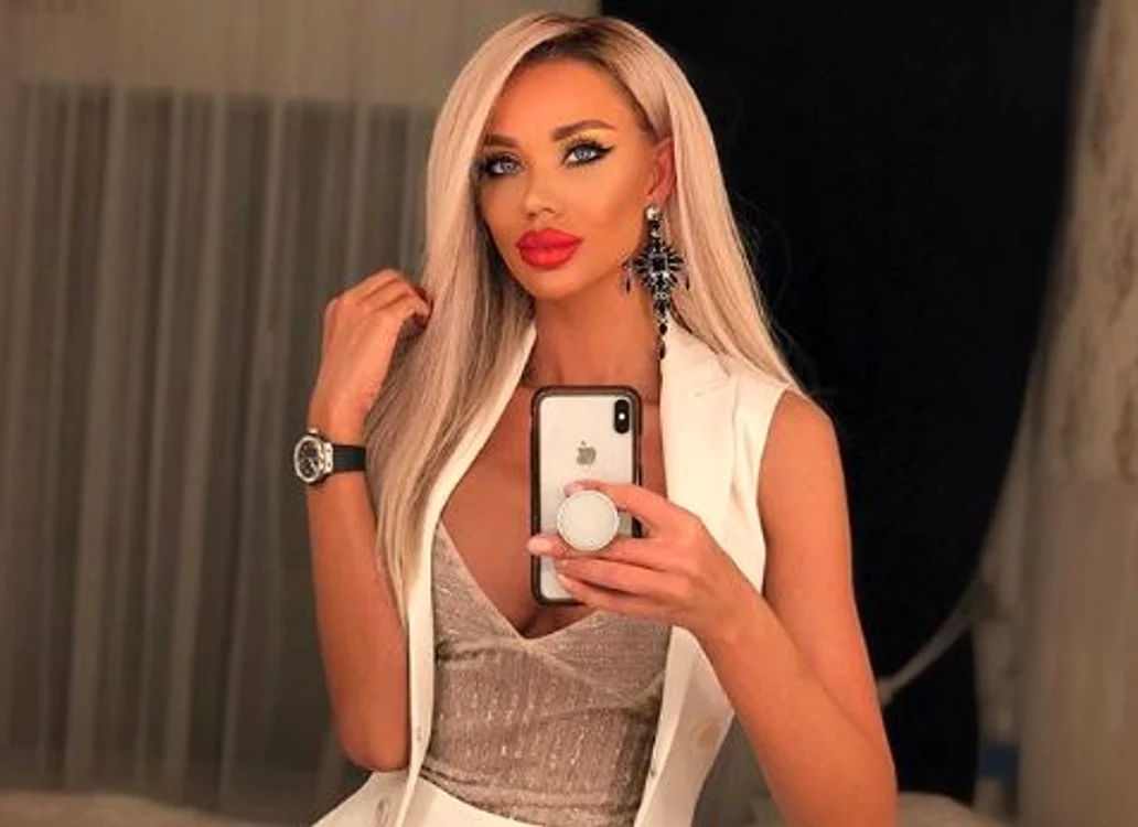 
    Bianca Drăgușanu seamănă foarte mult cu sora ei, Oana Foto: Arhivă personală  