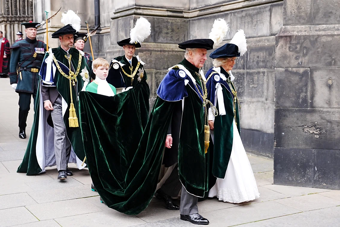 Prințul William, Regele Charles, Regina Camilla și Prințul Edward la ceremonia Ordinului Thistle în Edinburgh. FOTO: Getty Images