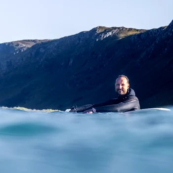 Prințul Haakon al Norvegiei adoră să facă surfing