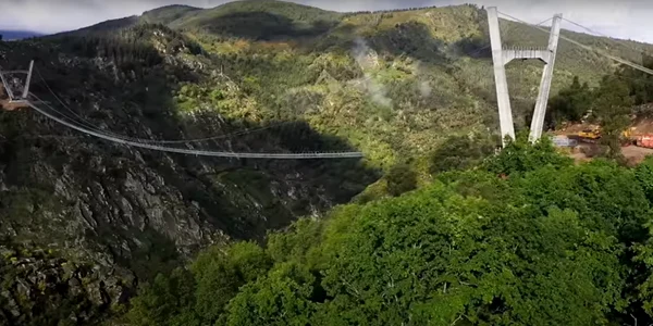Portugalia a inaugurat cel mai lung pod pietonal suspendat din lume FOTO captură Youtube