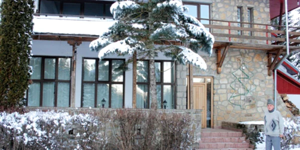 Fosta cabană de vânătoare este acum proprietatea Bisericii