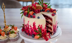 tort red velvet shutterstock 1826361062 jpg