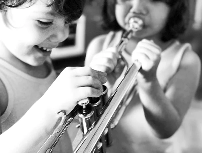 8 alvaro mortea si copiii lui 3 jpg jpeg