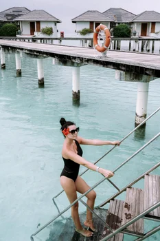Corina Caragea în Maldive (2) jpg