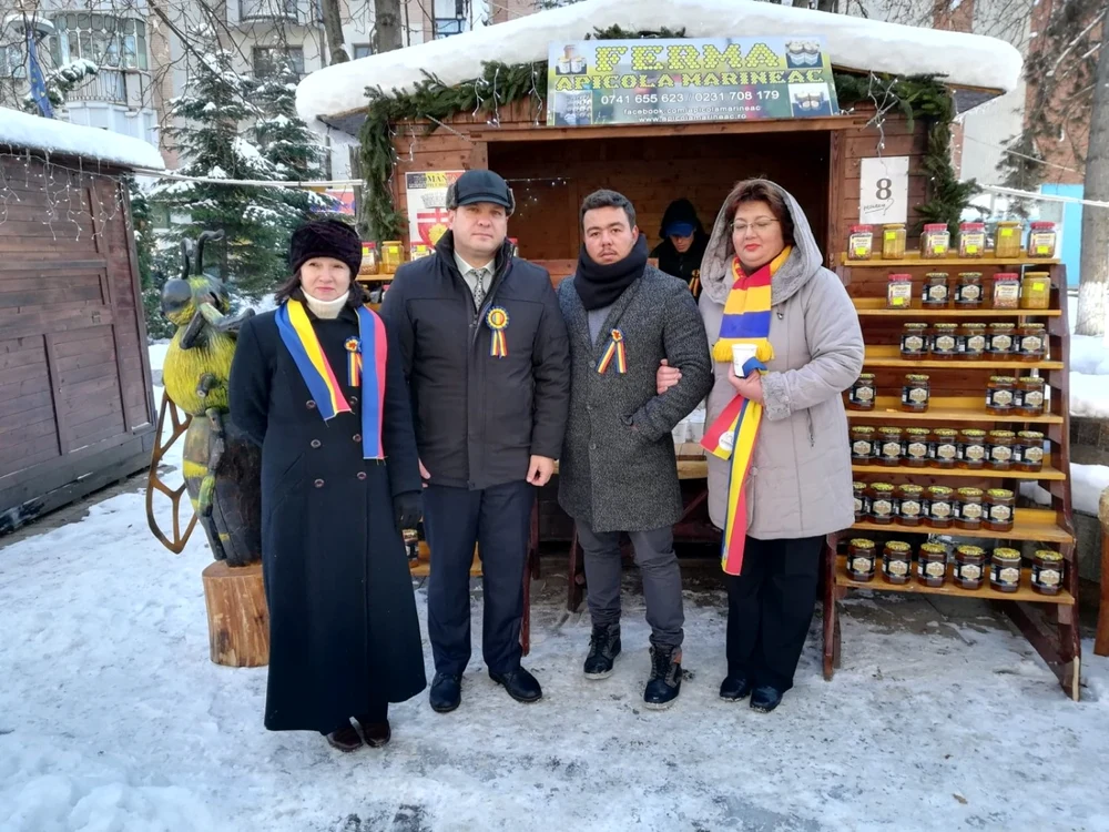 O parte a producatorilor alaturi de direcrorul Direcţiei Agricole FOTO Cosmin Zamfirache