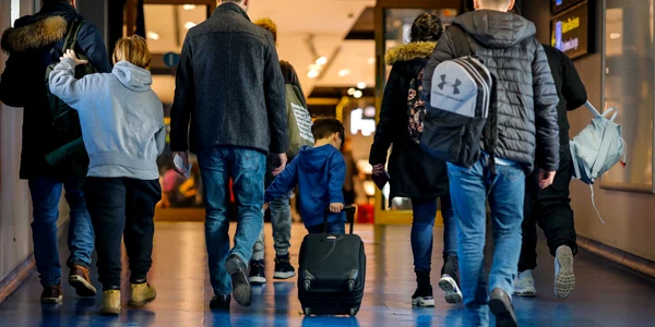 Pasageri Aeroportul Otopeni FOTO Mircea Moira Shutterstock jpg