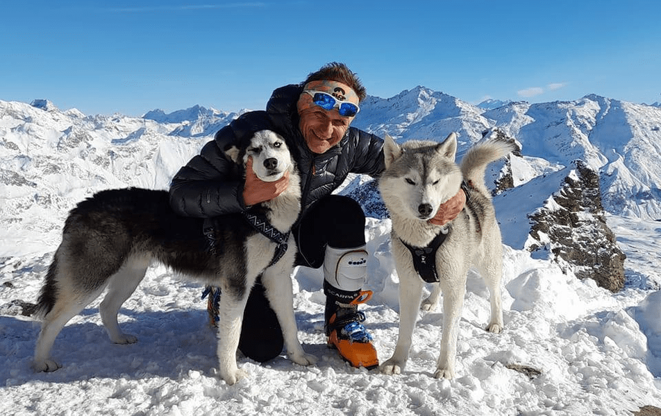 Câinii românului care a murit în Italia, în urma unei avalanșe, au fost adoptați 
