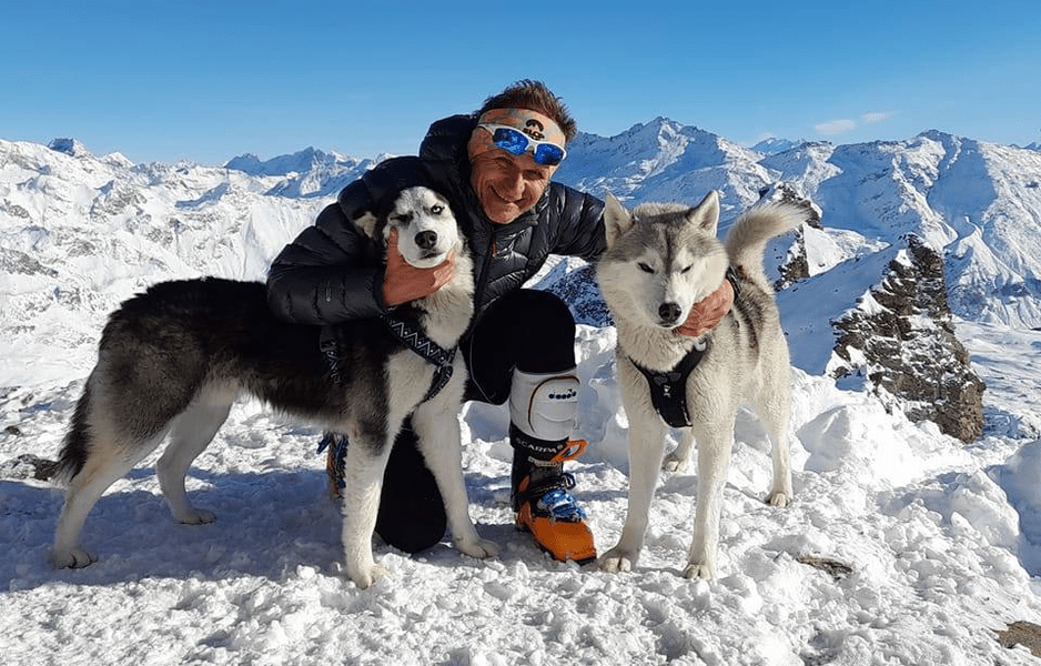 Un român a murit într-o avalanşă în Italia, când încerca să-și recupereze câinii