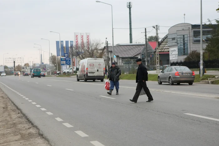 Pietonii traversează neregulamentar strada în Păcurari