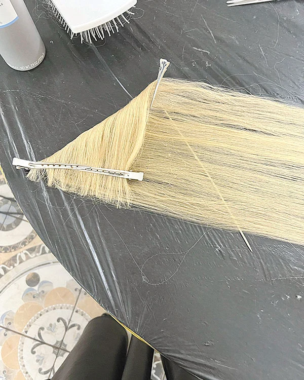 Firele de păr  sunt prelucrate  cu mare grijă