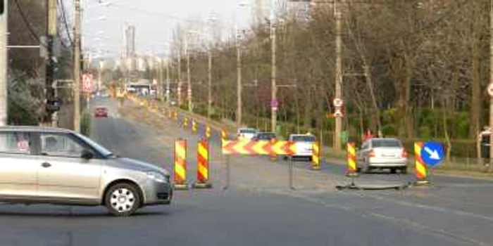 Restricţiile de trafic sunt impuse de lucrările la linia de tramvai. FOTO Adevărul Ploieşti