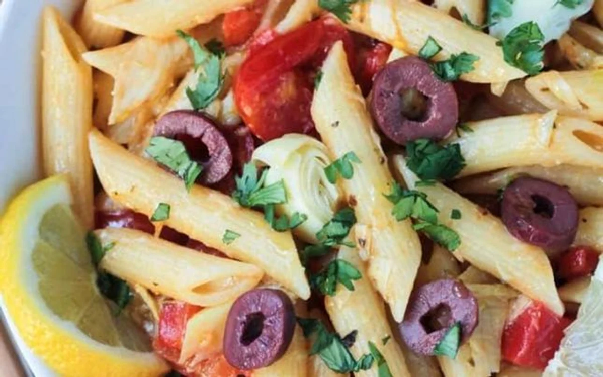 Cum faci cele mai delicioase paste de post. Penne cu sos de roşii şi măsline