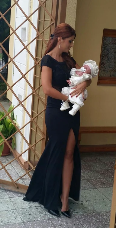 Alina Radi a făcut furori într-o rochie cu spatele gol