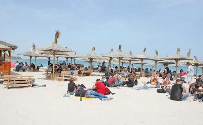 
    Crişan, locul în care  vapoarele trec prin  faţa pensiunilor  