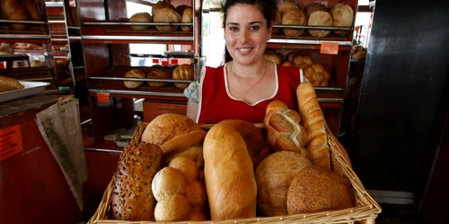 Nutriştii recomandă să mâncaţi pâine