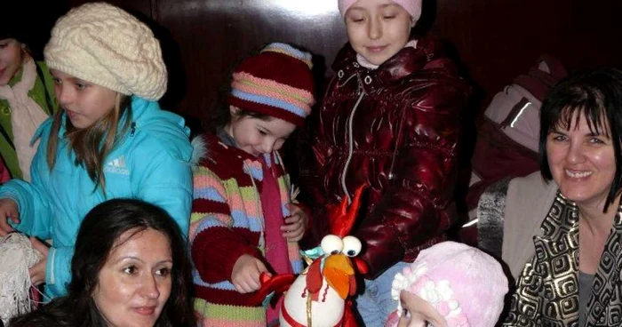 Păpuşarii Teatrului Anton Pann printre copiii din Ucraina