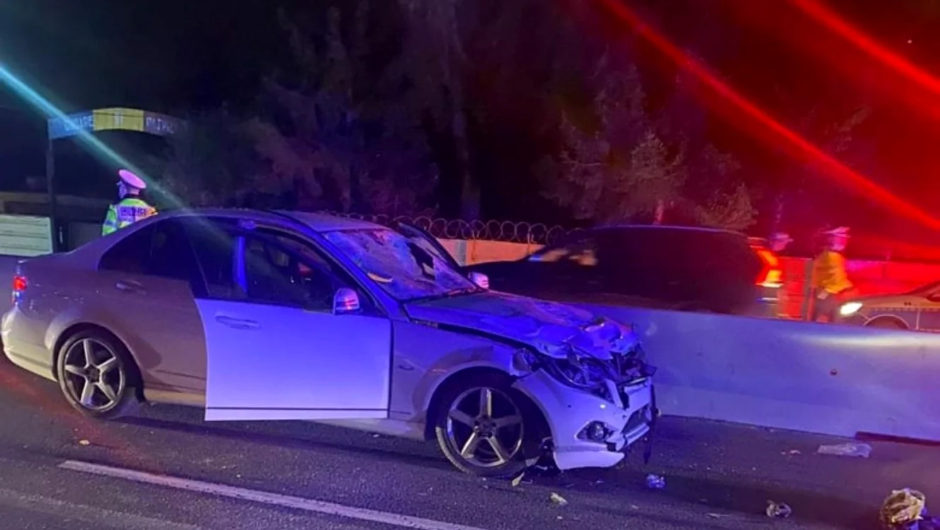
    Un tată și fiul său au murit după ce au fost loviți de o mașină pe trecerea de pietoniFoto: Infotrafic Prahova  