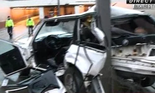 Trei persoane au fost rănite luni dimineaţă, în accidentul de la Piaţa Victoriei  (captură RTV) jpeg