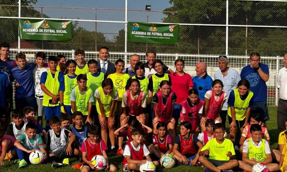 FOTO Academia de Fotbal Social, proiect unic în România, lansat în prezența fostului internațional Florin Răducioiu VIDEO