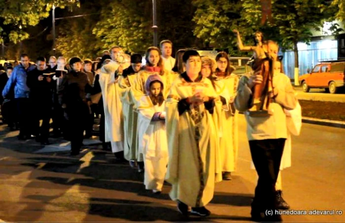 Sărbătoare la Biserica Romano-Catolică din Hunedoara. FOTO: Daniel Guţă. ADEVĂRUL.