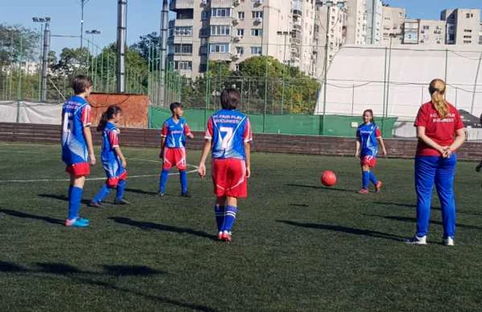 echipa de fotbal fete scărişoara-olt - foto arhiva Octavian Diaconu