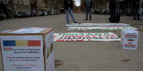 proteste rosia montana paris FOTO Cristina Hermeziu