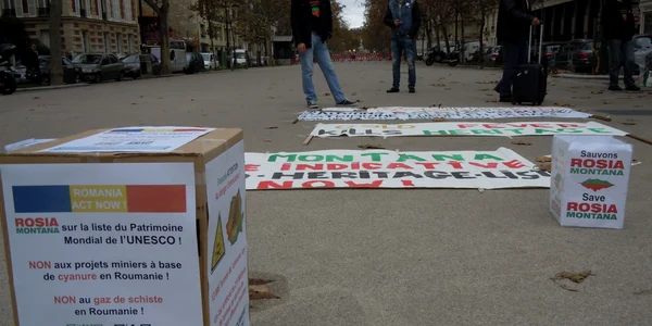 proteste rosia montana paris FOTO Cristina Hermeziu