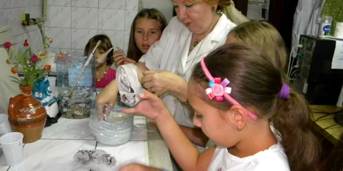 Cursul de „Papier-mâché” a început pe 1 august. Foto Dana Mihai