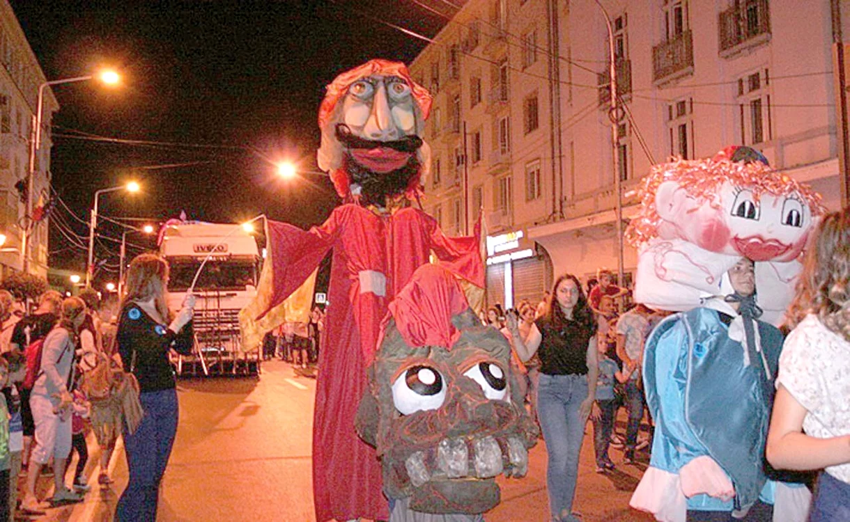 
    Parada păpușilor  a deschis festivalul  