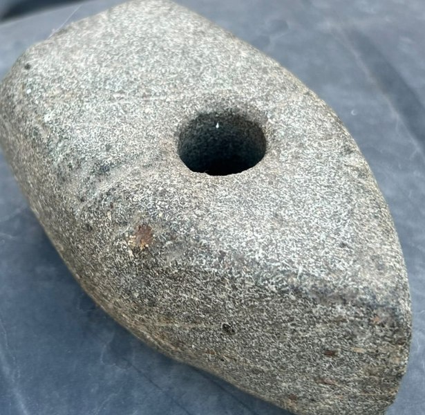Topor din granit, din Epoca Bronzului, descoperit întâmplător la un sătean din Giurgiu. Ce pedeapsă a primit bărbatul