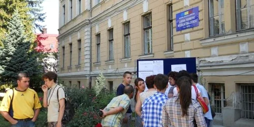 Elevii cu note mici au fost repartizaţi la liceu