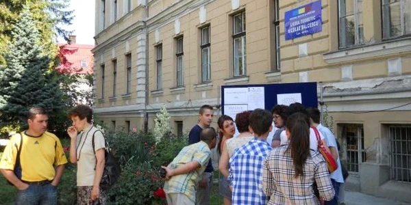 Elevii cu note mici au fost repartizaţi la liceu 