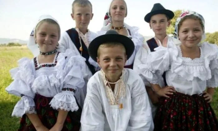 Tradiţii, muzică şi ateliere meşteşugăreşti la Săpânţa jpeg