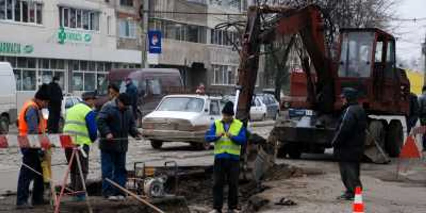 Străzile din oraş intră în reparaţii