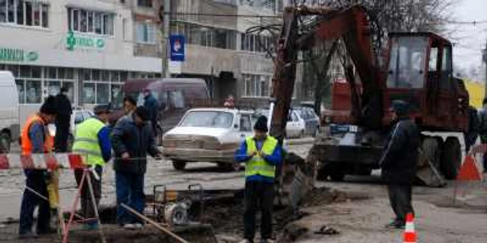 Străzile din oraş intră în reparaţii