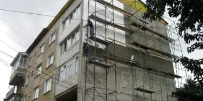 Neamţ: Reguli noi pentru izolarea blocurilor-Revista presei locale