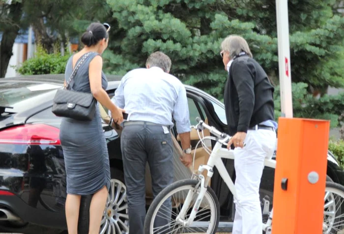 
    Brigitte i-a făcut o surpriză lui Ilie NăstaseFoto Click!  