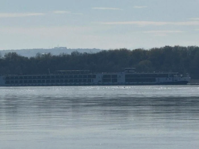 O navă de croazieră a eșuat pe Dunăre, din cauza debitului foarte scăzut