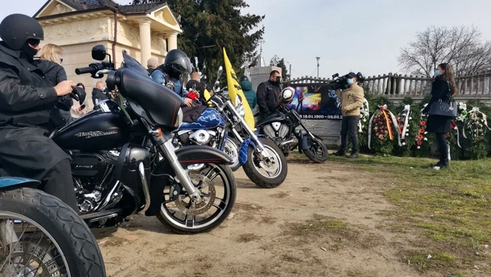 Adi Bărar a fost condus pe ultimul drum de prietenii motociclişti FOTO Ş.Both