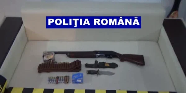 Poliţiştii au găsit o armă de vânătoare şi zeci de cartuşe la locuinţa unui bărbat din judeţul Galaţi